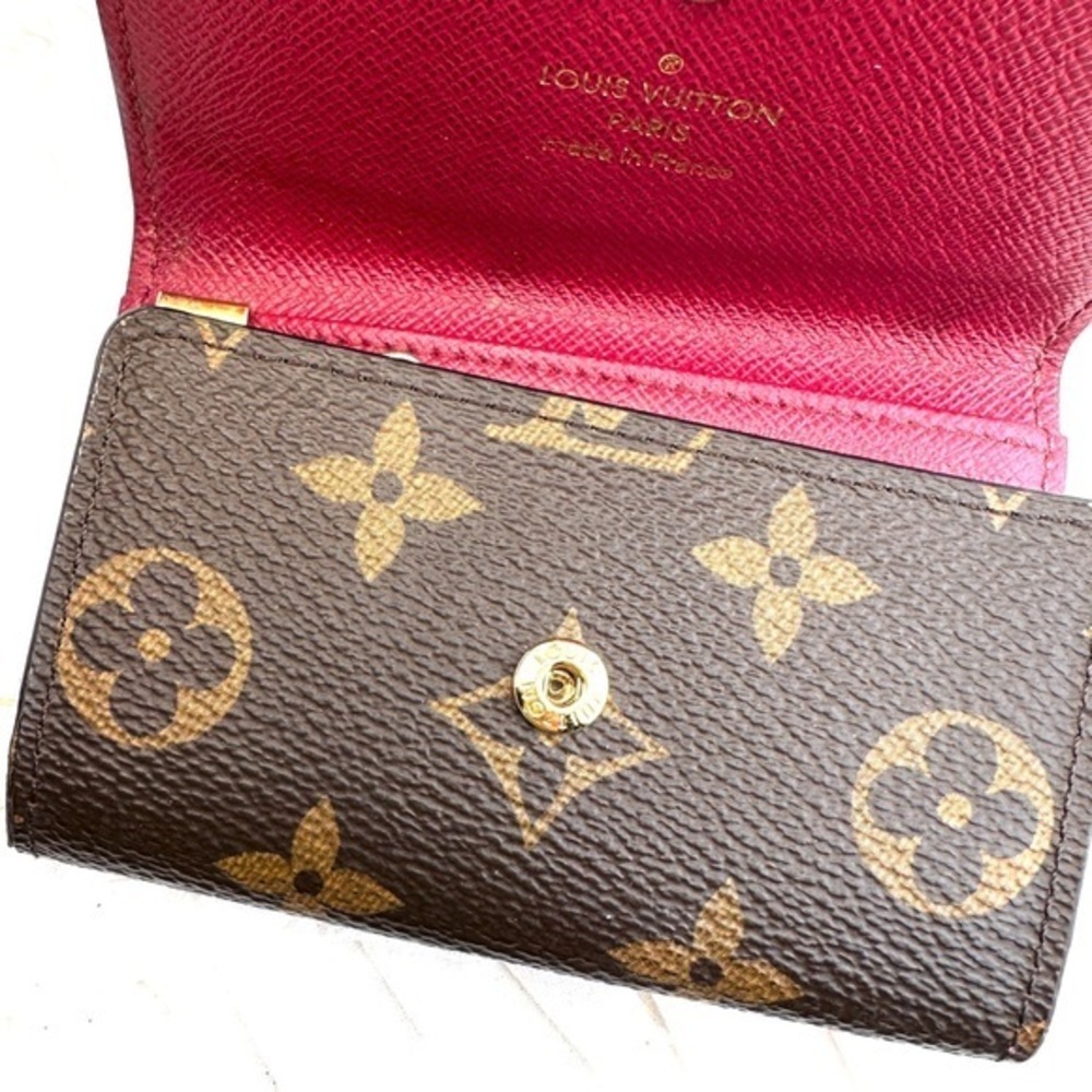 AUTHENTIC Louis Vuitton key holder. Monogram pattern. Magenta interior. - Picture 6 of 15